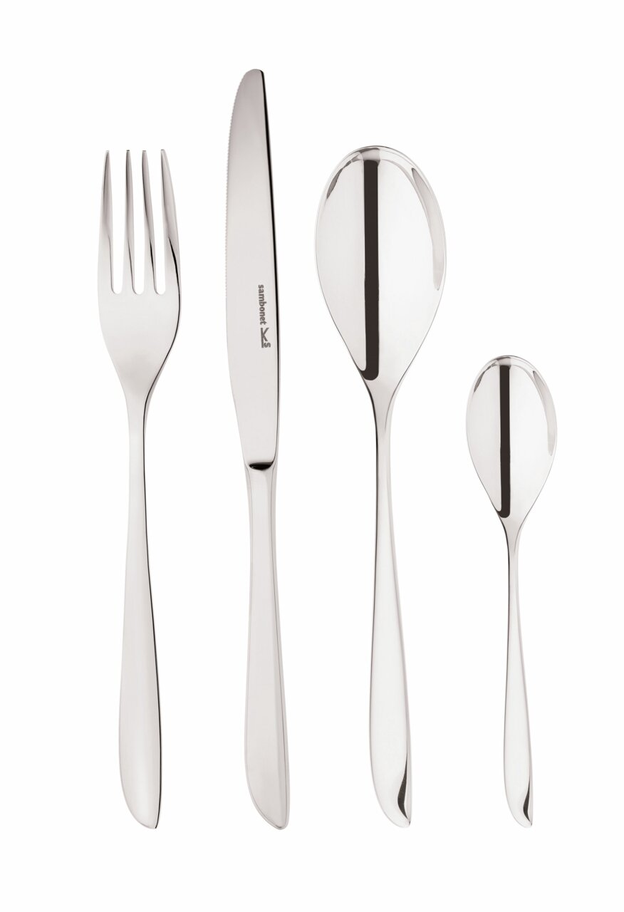 Vierteilige Besteckgarnitur aus Edelstahl, bestehend aus Gabel, Messer, Esslöffel und Teelöffel, in einer frontalen Ansicht.