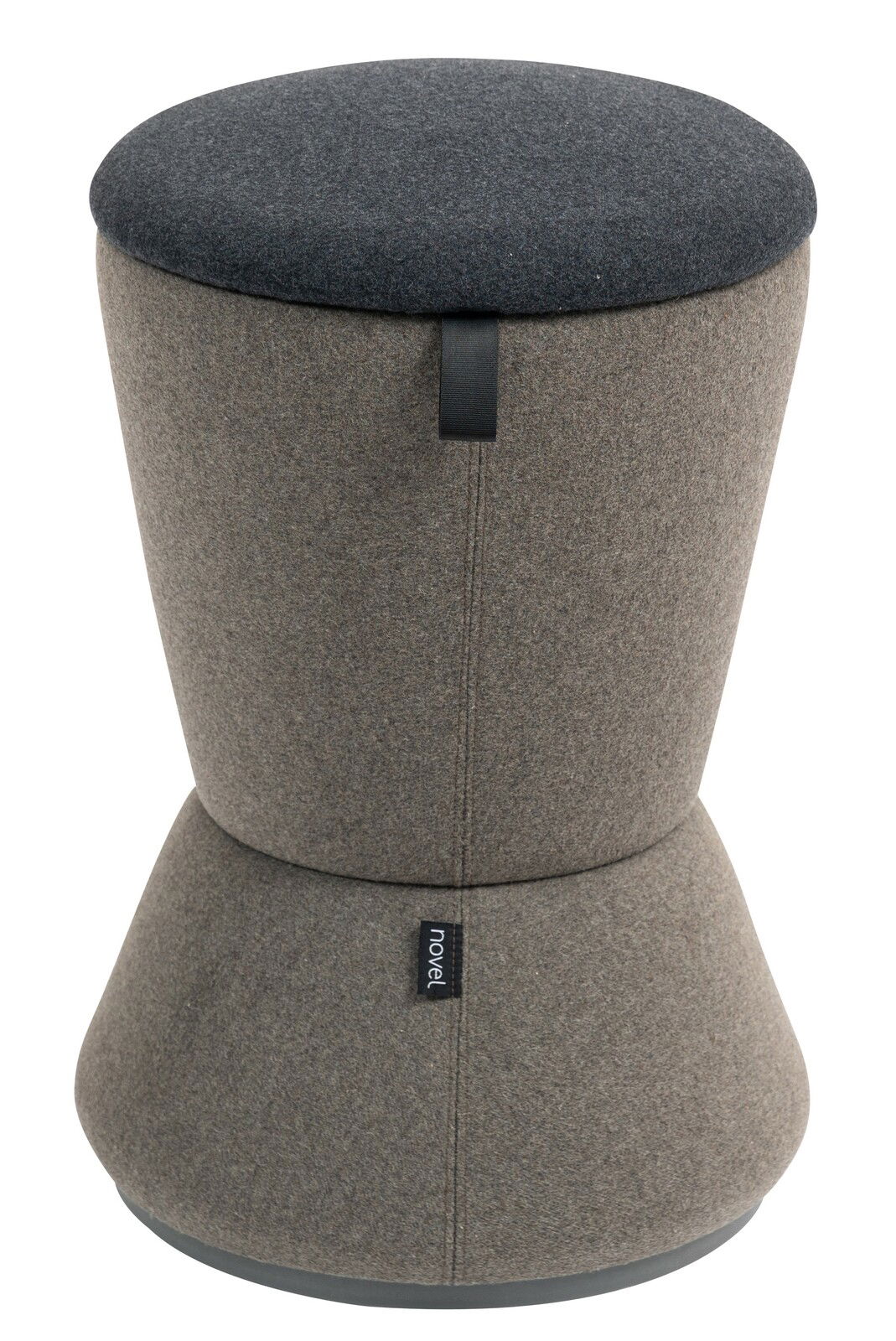 Grauer Bürohocker mit Stoffbezug, seitliche Ansicht