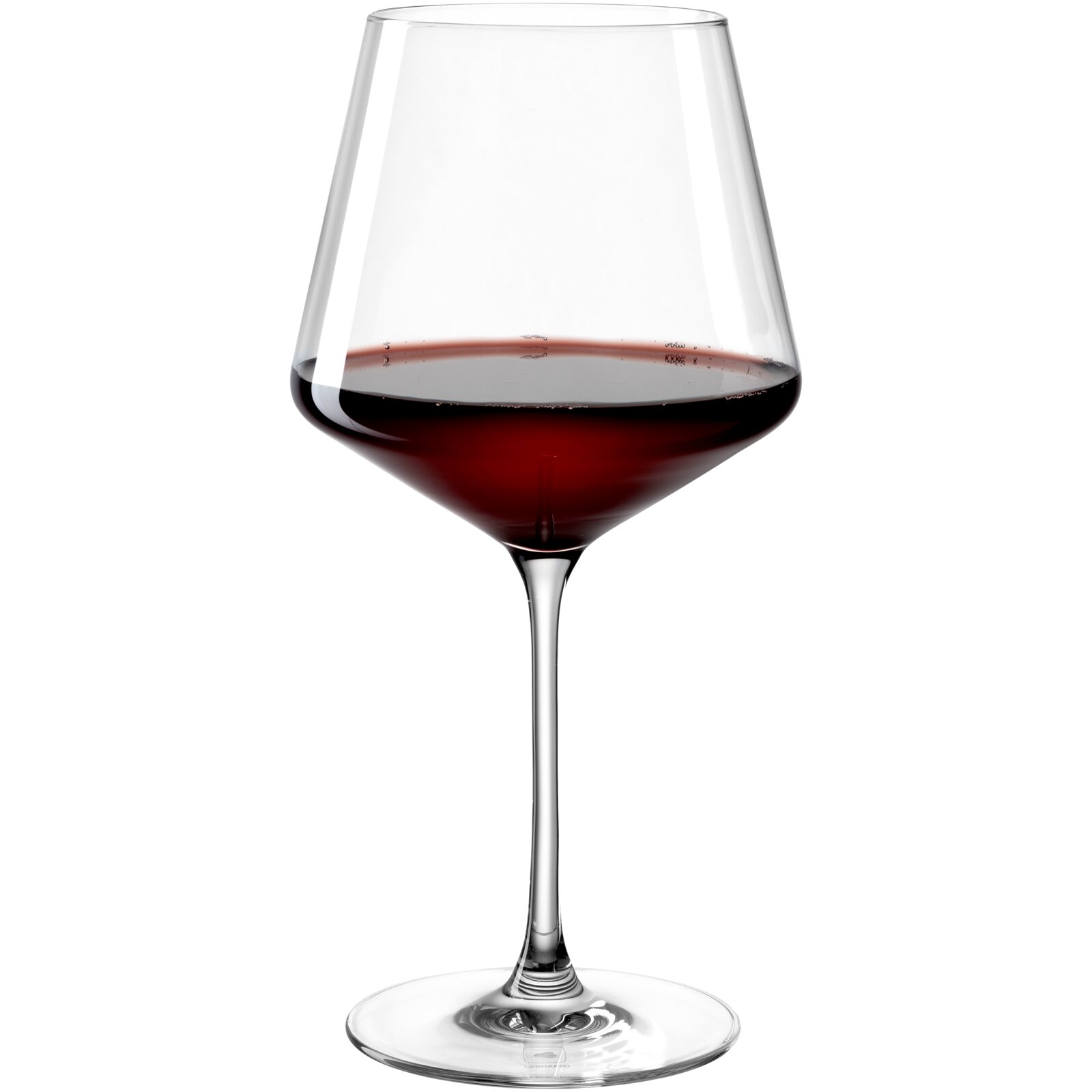 Burgunderglas mit rotem Wein, seitliche Ansicht