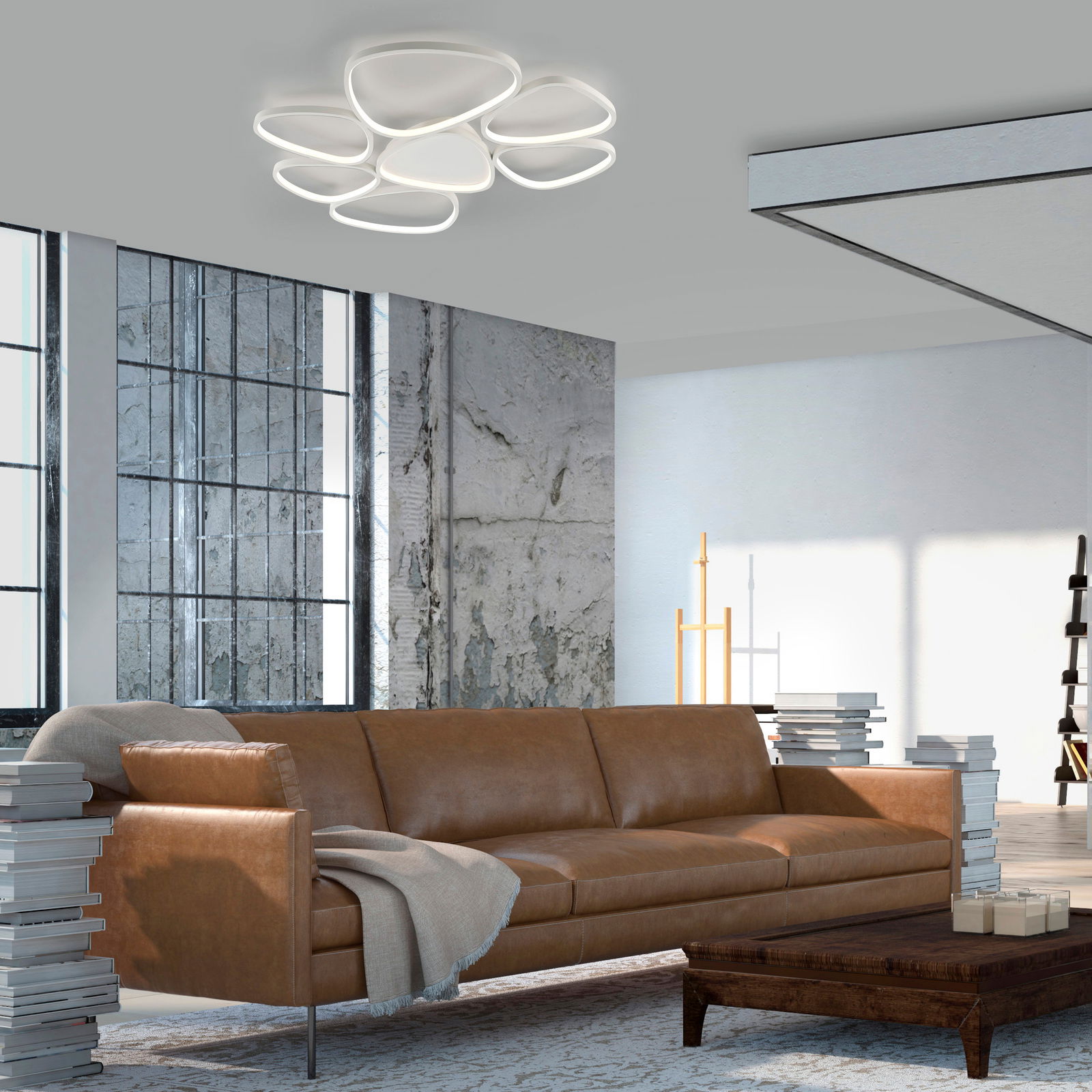 Moderne Deckenleuchte mit organischen Formen in einem stilvollen Wohnzimmer, seitliche Perspektive