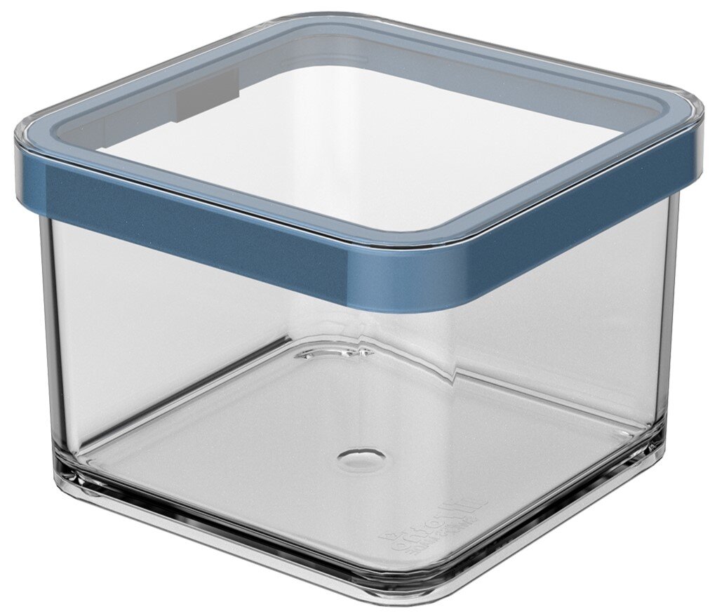 Transparente, quadratische Aufbewahrungsdose aus Kunststoff mit blauem Deckel, freigestellt auf weißem Hintergrund, in schräger Frontansicht von oben.