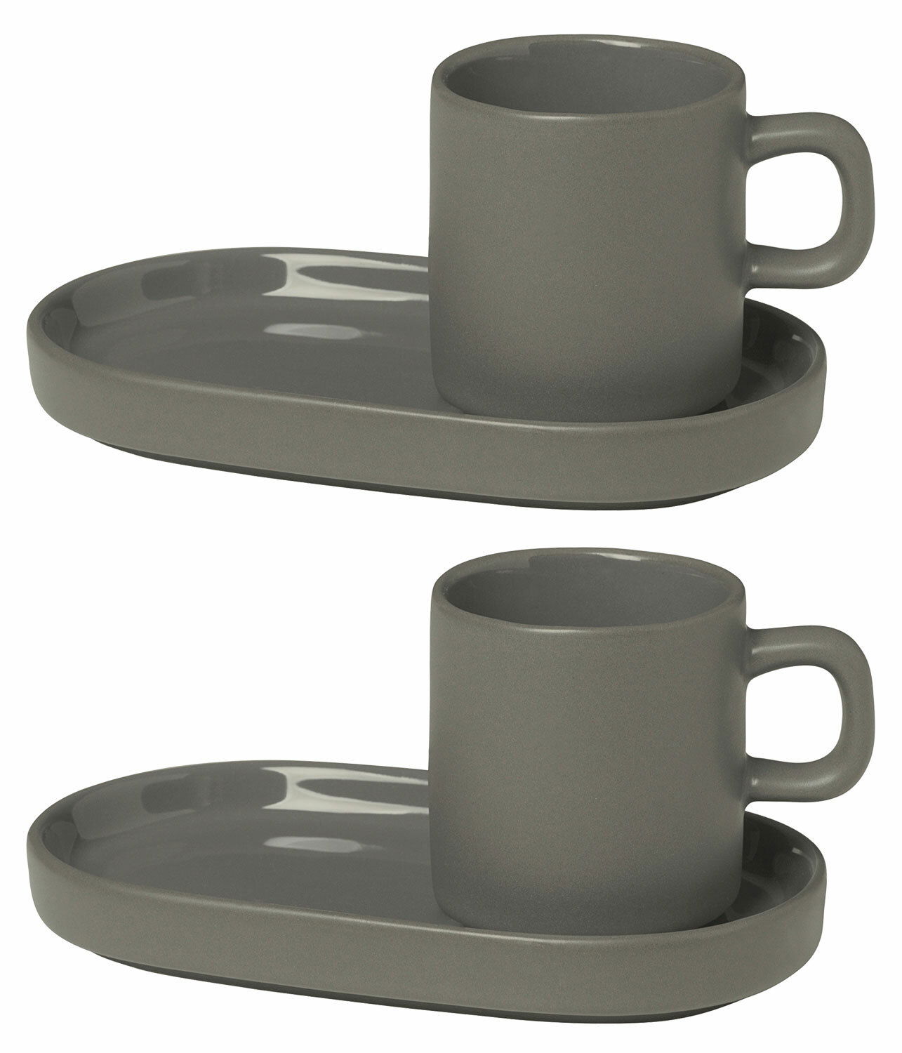 Set aus zwei grauen Espressotassen mit Untertassen, seitliche Perspektive