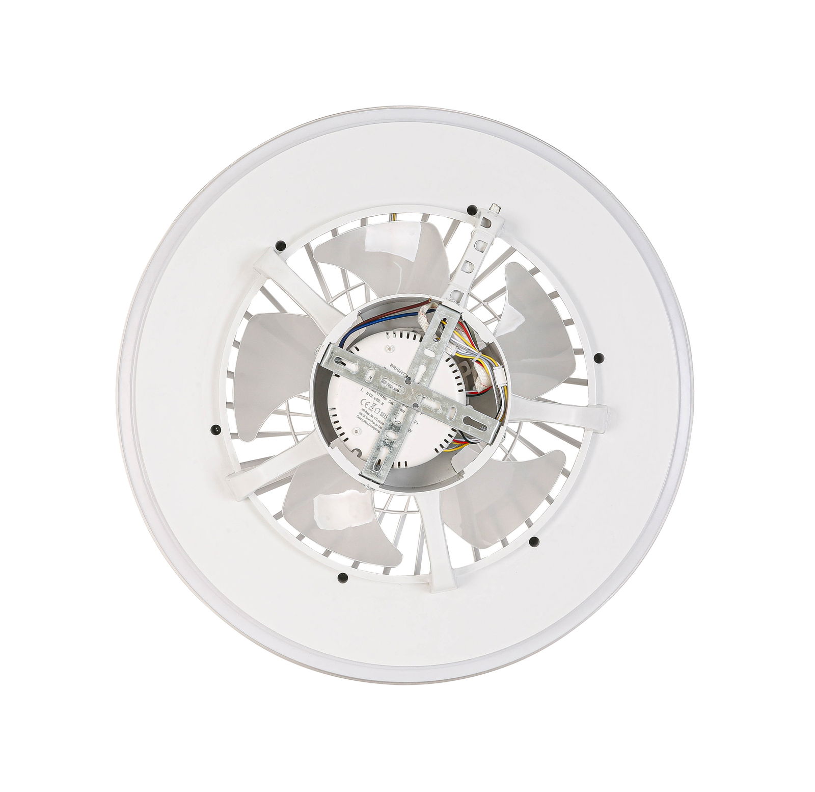 Deckenventilator von unten mit sichtbaren Flügeln und Metallhalterung