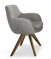 Grauer Armlehnstuhl mit Holzbeinen, seitliche Perspektive