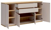 Moderne dressoir/sideboard met eikenlook bovenblad en onderplint, witte fronten, twee lades en meerdere kastdeuren open met zichtbare legplanken; perspectief: schuin van voren (3/4-aanzicht).