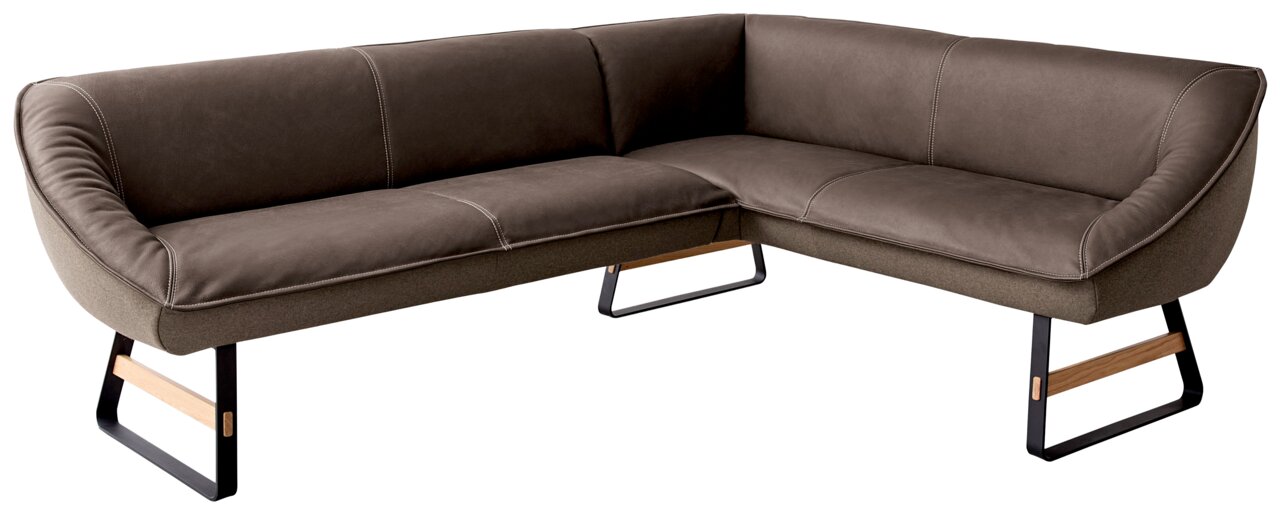 Eckbank in braunem Stoff mit Metall- und Holzelementen, seitliche Perspektive