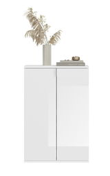 Weiße Garderobenkombination mit zwei Türen, dekoriert mit einer Vase und Büchern, Frontalansicht