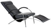 Moderner schwarzer Funktionssessel mit verchromtem Gestell und integrierter Fußstütze, seitliche Perspektive