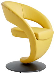 Moderner gelber Sessel mit geschwungenem Design, seitliche Perspektive