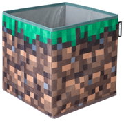 Quadratische Aufbewahrungsbox im Minecraft-Blockdesign (Gras/Erde-Pixelmuster) mit grauem Innenfutter, schräg von vorne oben fotografiert