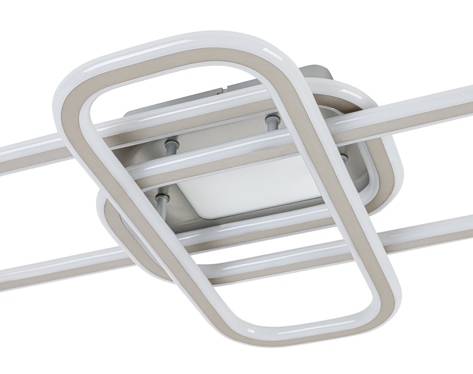 Moderne LED-Deckenleuchte mit überlappenden rechteckigen Lichtbändern in Weiß und Metall, Detailansicht aus schräger Untersicht auf weißem Hintergrund