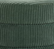 Nahaufnahme eines grünen, gerippten Hockers aus Stoff, seitliche Perspektive