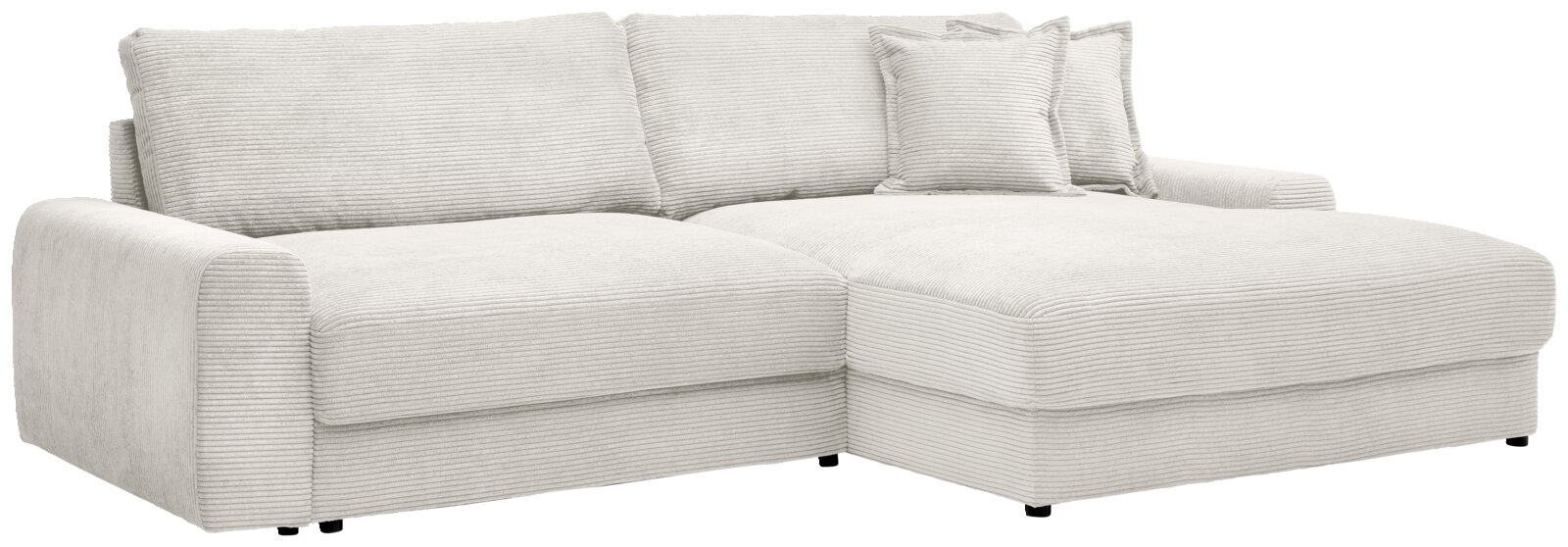 Z2 Ecksofa NAPOLI Helles, cremefarbenes Cord-Ecksofa mit Ottomane rechts, breiten Armlehnen und zwei Zierkissen, freigestellt auf weißem Hintergrund, Ansicht schräg von vorn