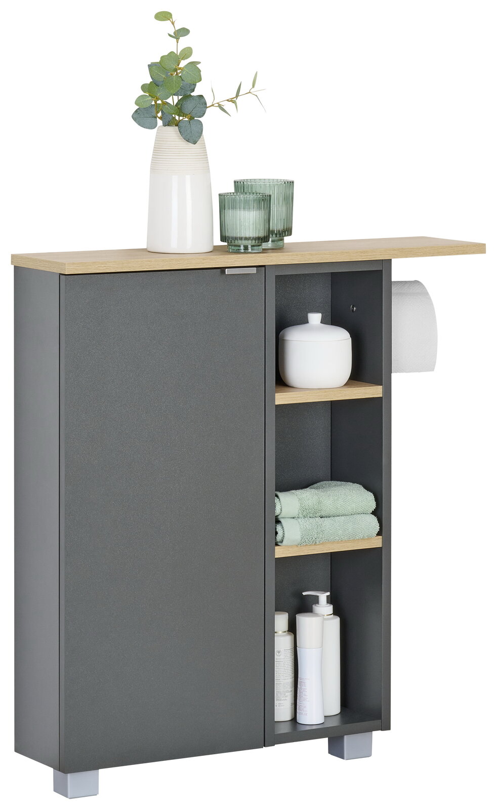 Moderner Unterschrank mit grauer Front und Holzplatte, seitlich offene Regale mit Handtüchern und Pflegeprodukten, dekoriert mit Vase und Gläsern, seitliche Perspektive.
