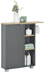 Moderner Unterschrank mit grauer Front und Holzplatte, seitlich offene Regale mit Handtüchern und Pflegeprodukten, dekoriert mit Vase und Gläsern, seitliche Perspektive.