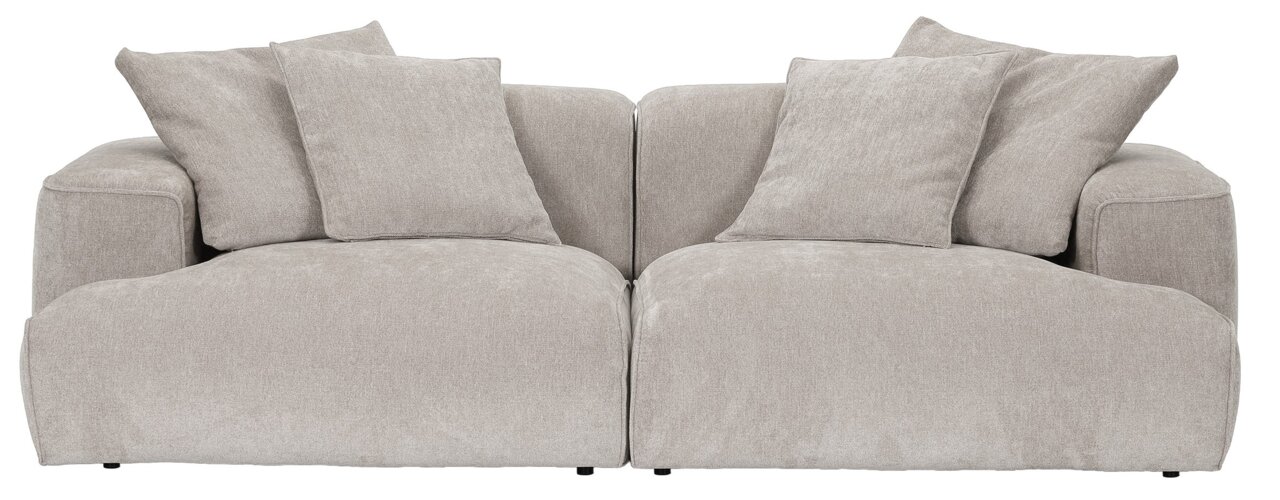 Beiges, gepolstertes 2-Sitzer-Sofa mit breiten Armlehnen und großen Rückenkissen, Frontalansicht.