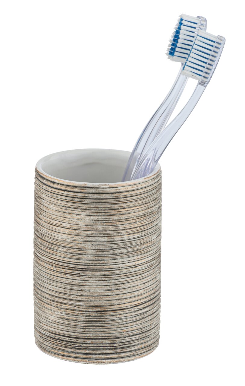 Keramik Zahnputzbecher mit horizontalen Linienmuster, gefüllt mit zwei transparenten Zahnbürsten, seitliche Perspektive
