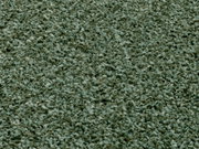 Nahaufnahme eines Uni-Teppichs in grünlicher Farbe mit weicher, flauschiger Textur.