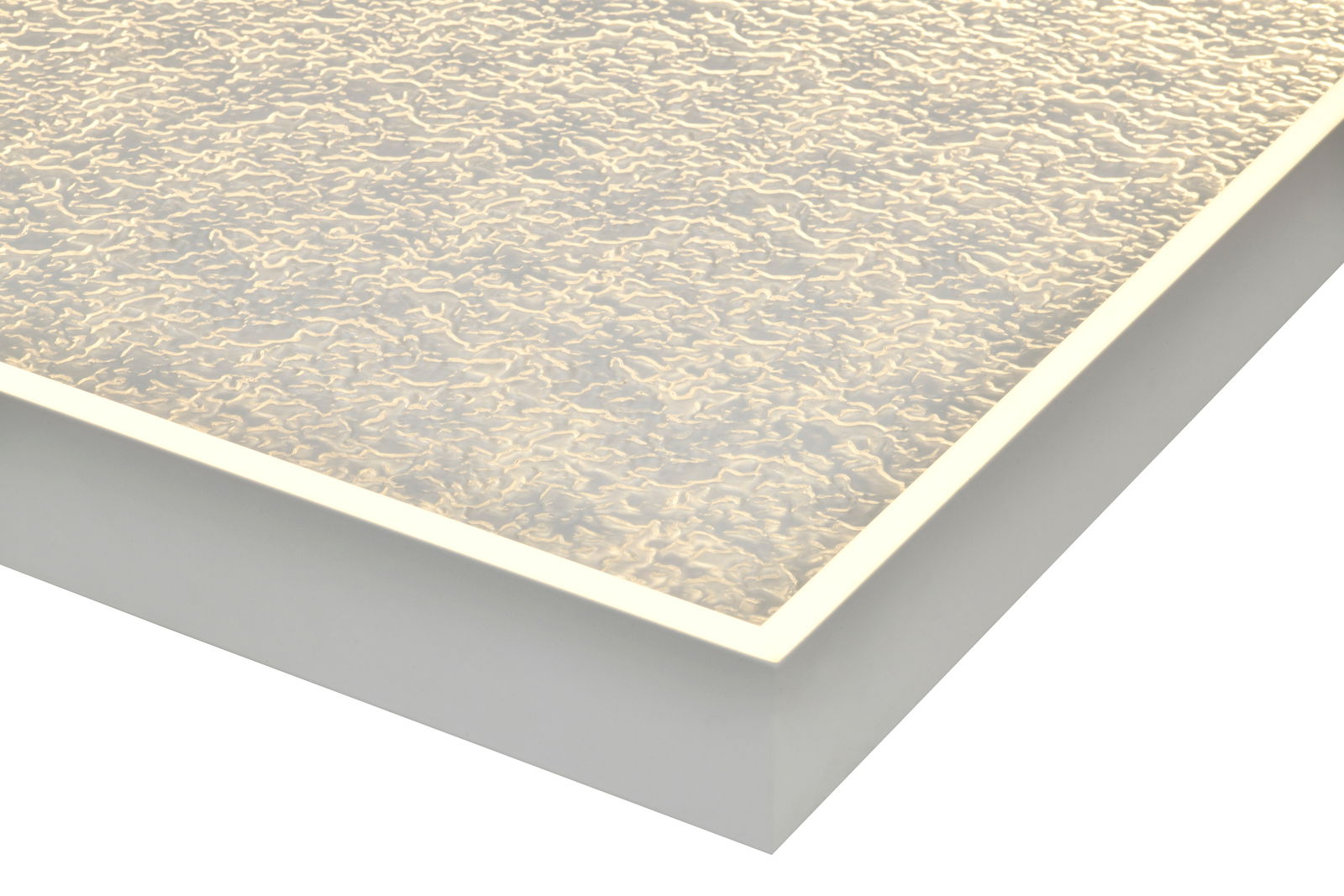 Nahaufnahme einer LED-Deckenleuchte mit strukturiertem, wellenförmigem Muster auf der Oberfläche, seitliche Perspektive