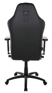 Rückansicht eines schwarzen Gaming-Stuhls mit blauen Nähten und Logo auf der Rückenlehne.