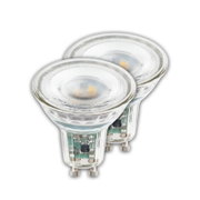 Een set van twee GU10-ledlampen, gefotografeerd vanuit een schuine hoek van bovenaf