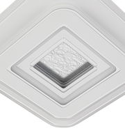 Moderne LED-Deckenleuchte in quadratischer Form, Nahaufnahme von unten