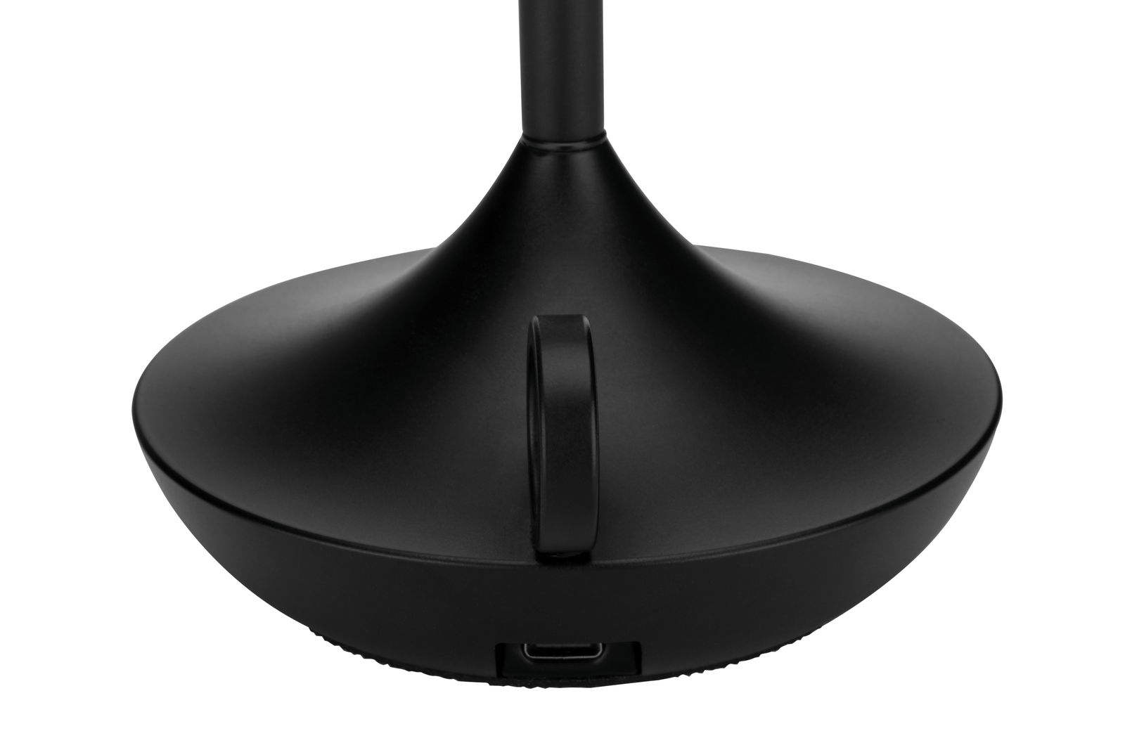 Schwarzer Sockel einer Akku-Tischleuchte mit USB-Anschluss, seitliche Perspektive