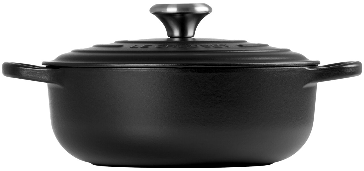 Schwarze Sauteuse 24cm mit Deckel, seitliche Perspektive