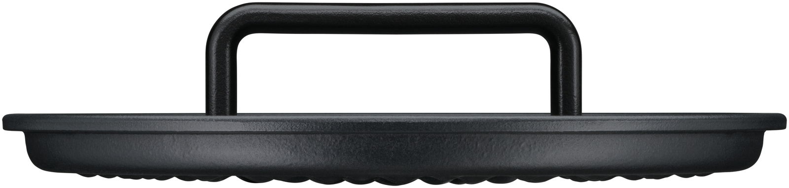 Schwarzer Deckel eines WMF Flavour Bräters, seitliche Perspektive