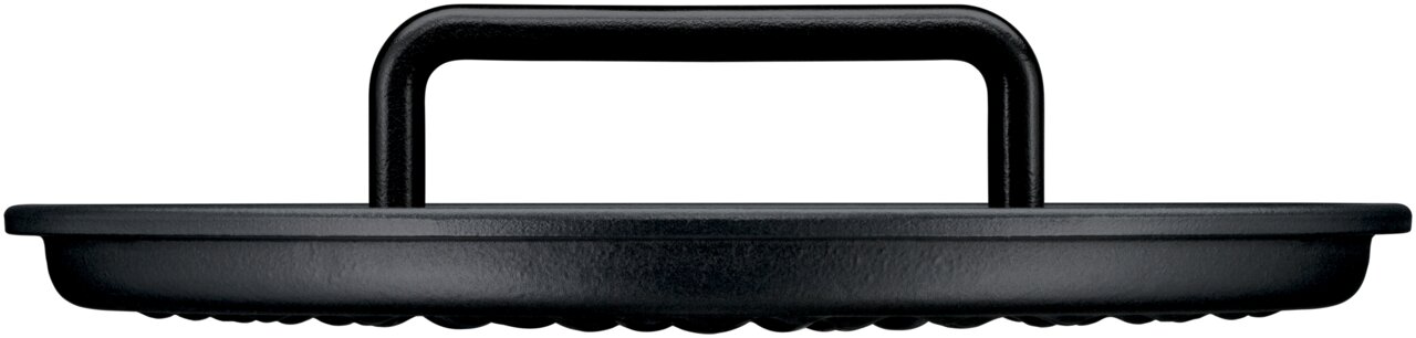 Schwarzer Deckel eines WMF Flavour Bräters, seitliche Perspektive