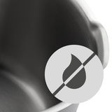 Nahaufnahme eines Topfes aus Edelstahl mit einem Symbol für tropffreies Ausgießen.