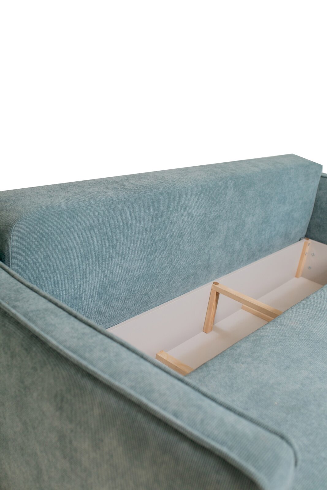Achterkant van een turquoise multifunctionele bank met geopende opbergruimte.