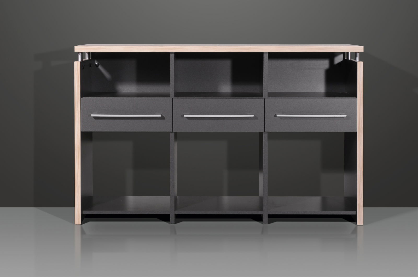 Moderner Kombitisch mit drei Schubladen und offenen Fächern, frontal betrachtet.