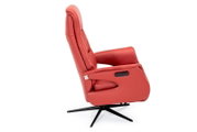 Zijaanzicht van een rode relaxfauteuil met een zwart draaipootje en ingebouwde bediening.