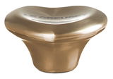 Goldfarbener Herzknauf von LE CREUSET aus der HEART COLLECTION, seitliche Perspektive.