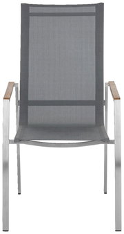 Frontansicht eines modernen Gartensessels mit grauem Netzgewebe und Armlehnen aus Holz.