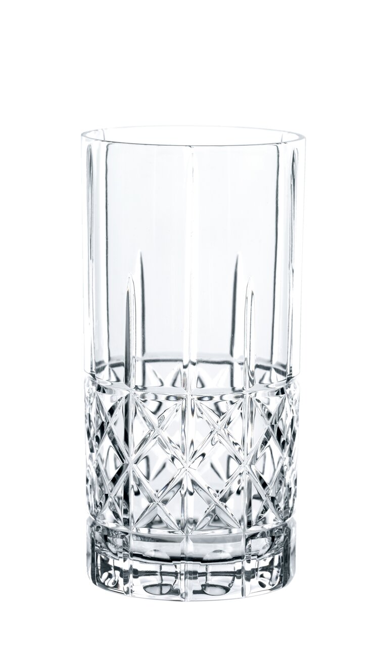 Elegantes Trinkglas mit Kristallschliff, seitliche Perspektive