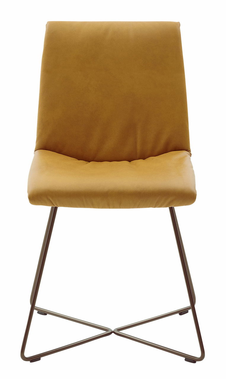 Moderner Stuhl mit senfgelbem Polster und Metallgestell, Frontalansicht