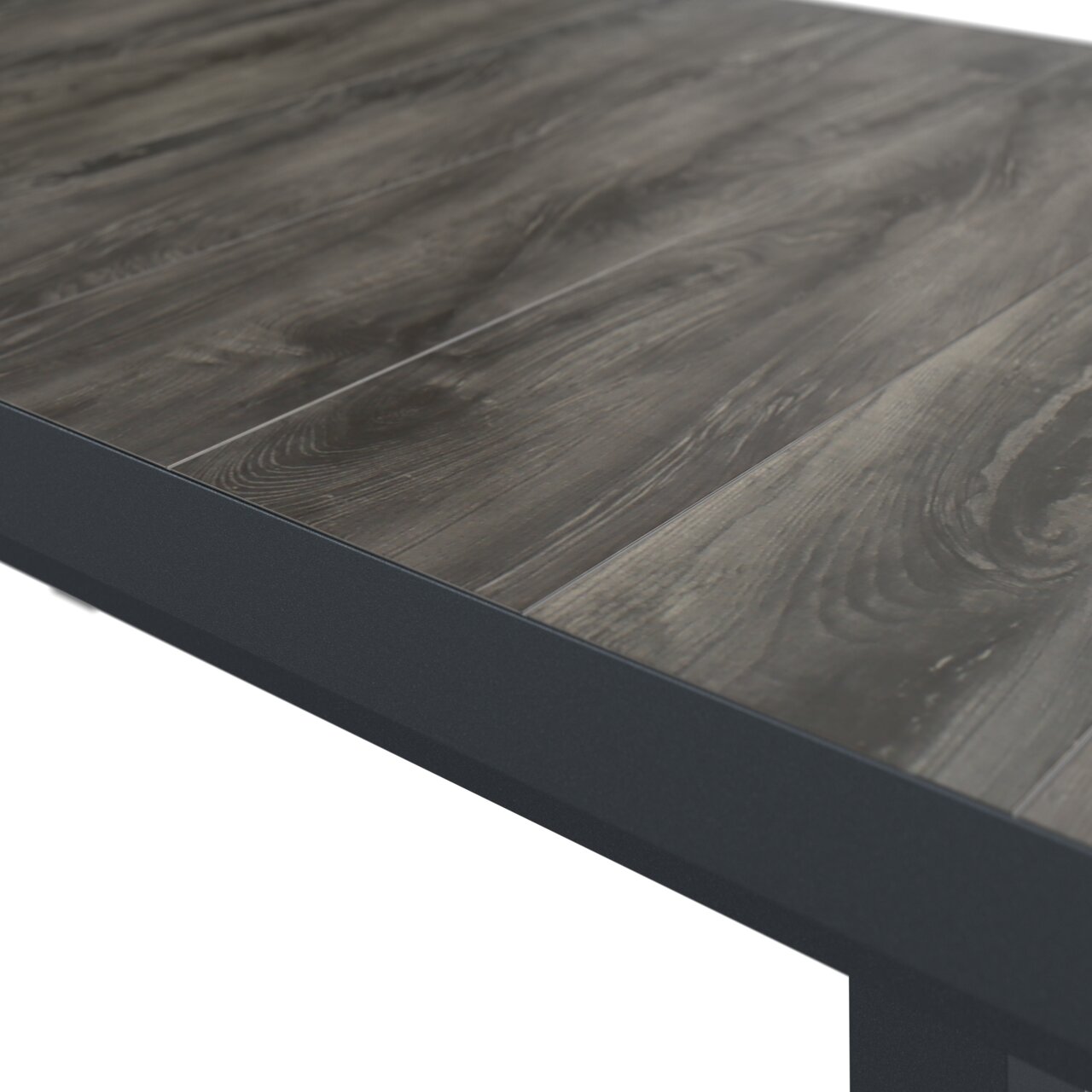 Nahaufnahme eines ausziehbaren Gartentisches mit Holzoptik, seitliche Perspektive