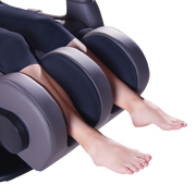 Nahaufnahme eines Massagesessels mit Fokus auf die Bein- und Fußmassagefunktion, seitliche Perspektive