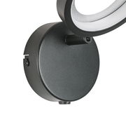 Nahaufnahme eines schwarzen LED-Strahlers mit rundem Gehäuse und verstellbarem Leuchtkopf, seitliche Perspektive