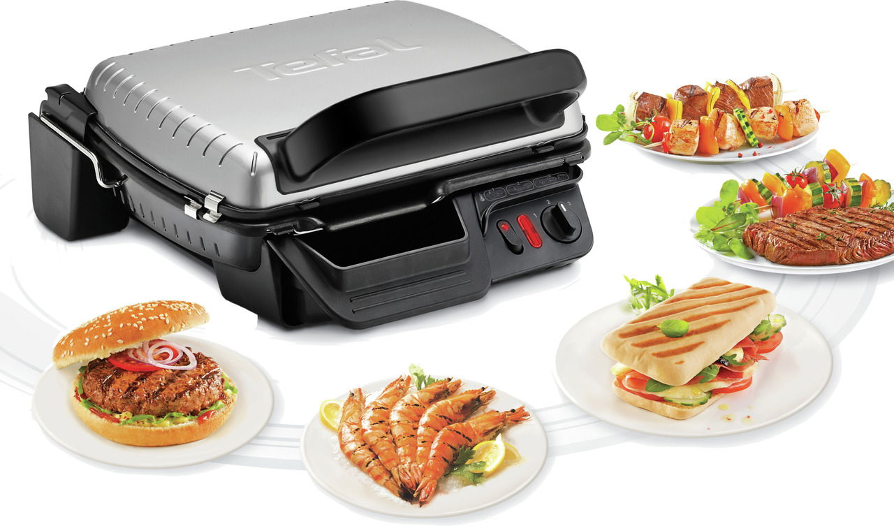Kontaktgrill 2in1 in seitlicher Perspektive mit verschiedenen gegrillten Speisen wie Burger, Garnelen, Panini, Steak und Gemüsespieße auf Tellern.