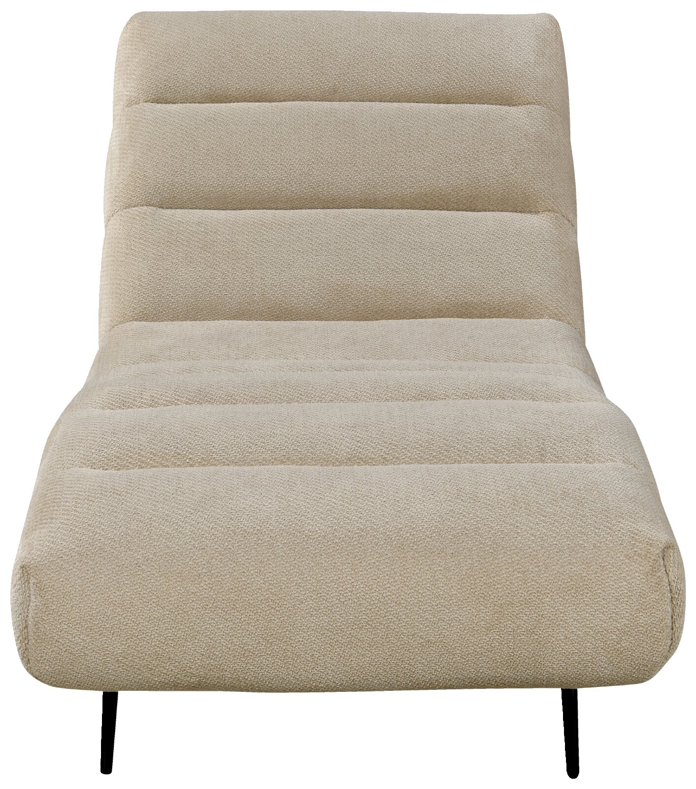 Beige gepolsterter Loungesessel mit strukturiertem Stoffbezug, horizontaler Steppung und schlanken schwarzen Metallbeinen in frontaler Perspektive