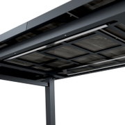 Onderaanzicht van een uitschuifbare tuintafel met een stevig metalen frame en een houtlook.