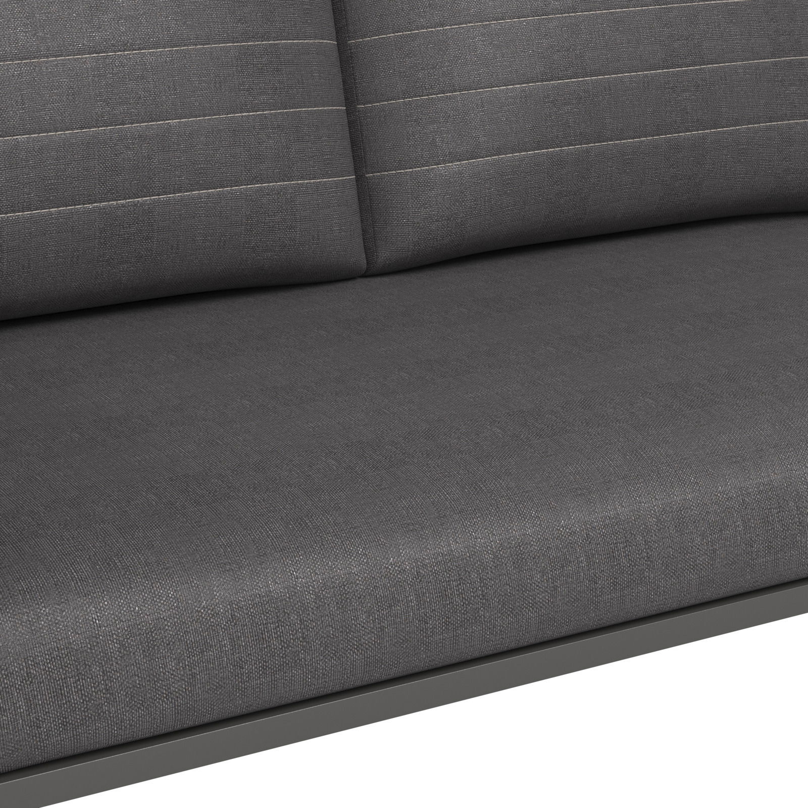 Nahaufnahme einer grauen, zweisitzigen Sitzbank mit gepolstertem Stoffbezug und horizontalen Nähten auf der Rückenlehne.