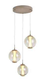 Drielichts hanglamp met ronde beige plafondkap, transparante glazen bollen en warmwitte verlichting, frontaal van licht onderaf gezien.