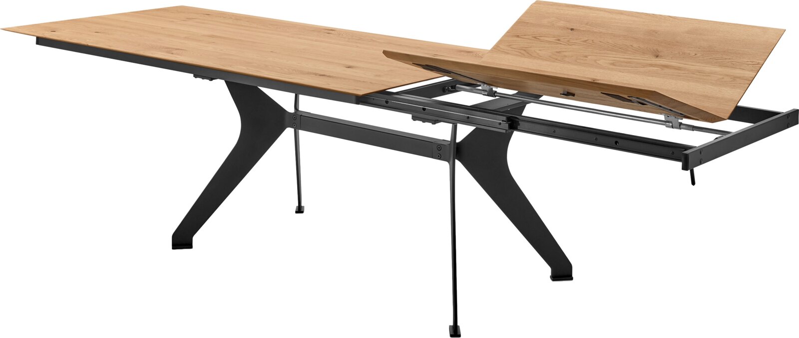 Ausziehbarer Esstisch mit geteilter, hochgeklappter Holzplatte und schwarzem Metallgestell, perspektivische Seitenansicht von schräg vorne auf weißem Hintergrund