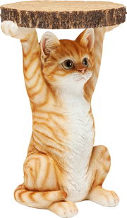 Beistelltisch in Form einer sitzenden Katze, die eine runde Holzplatte über dem Kopf hält, Frontalansicht.