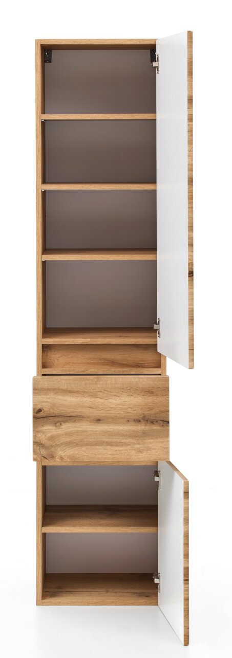 Hoge houten kast met open deuren, met meerdere planken, vooraanzicht.
