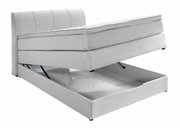 Boxspringbett mit geöffnetem Stauraum, seitliche Perspektive